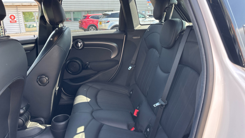 MINI Hatchback 1.5 Cooper Exclusive Premium 5dr Auto Petrol Hatchback